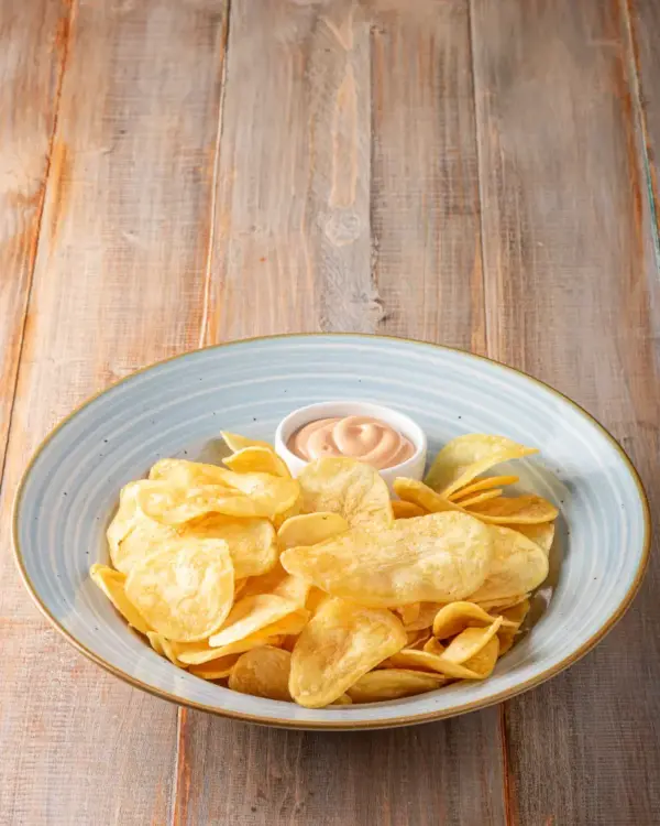 Chipsuri de casă cu sosul casei