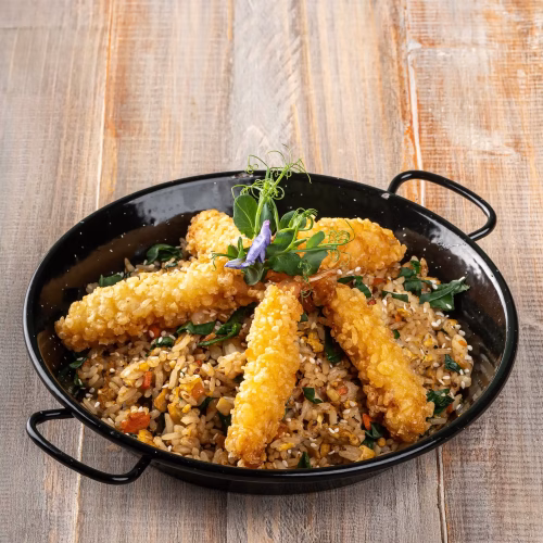 Orez prăjit cu creveți tempura