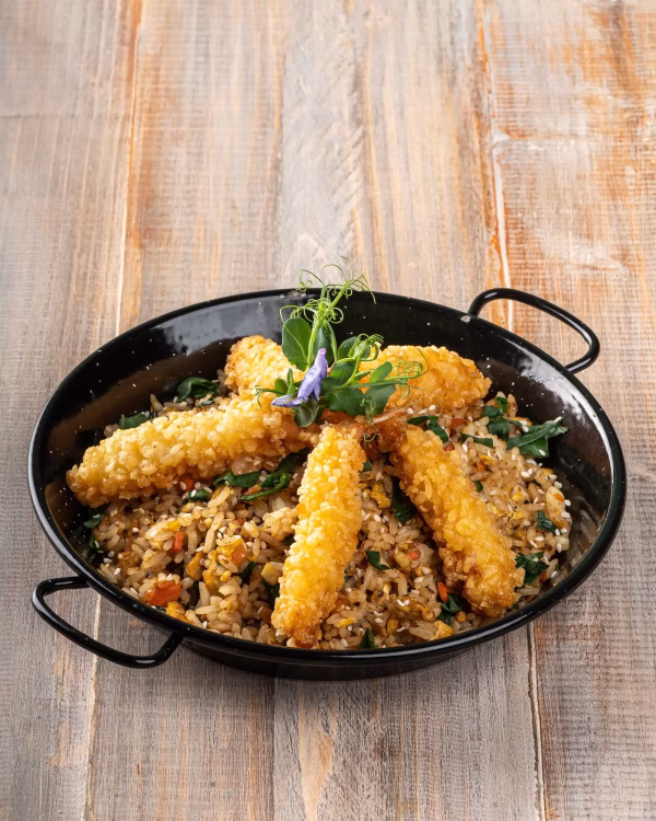 Orez prăjit cu creveți tempura