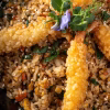 Orez prăjit cu creveți tempura