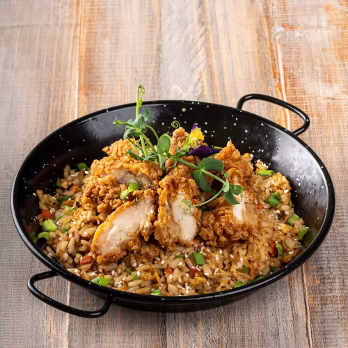 Orez prăjit cu pui crispy