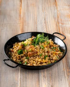 Chipsuri de casă cu mozzarella, cheddar și sosul casei