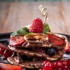 Pancake cu nutella fructe de pădure și banane