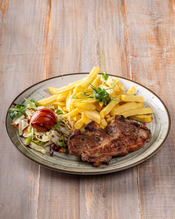 Ceafă de porc la grătar + Ciorbă + Garnitură