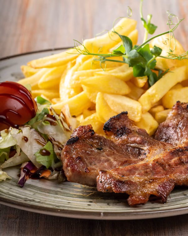 Ceafă de porc la grătar + Ciorbă + Garnitură