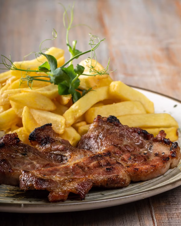 Ceafă de porc la grătar + Ciorbă + Garnitură