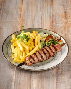 Chipsuri de casă cu mozzarella, cheddar și sosul casei