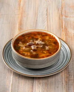 Chipsuri de casă cu mozzarella, cheddar și sosul casei